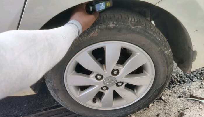 2014 Hyundai Xcent S 1.2, Petrol, Manual, 28,742 km, tyre
