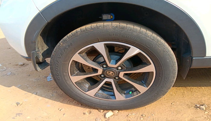 2020 Tata NEXON XZ PLUS PETROL, Petrol, Manual, 1,06,614 km, tyre