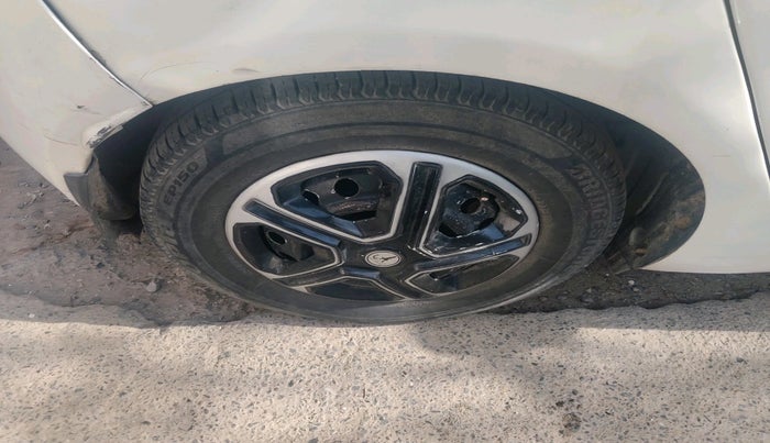 2021 Tata ALTROZ XE PETROL, Petrol, Manual, 76,595 km, tyre