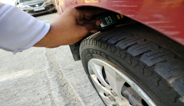 2013 Hyundai Eon MAGNA +, CNG, Manual, 57,215 km, tyre