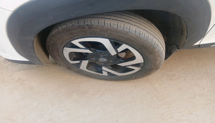 2021 Nissan MAGNITE XE, Petrol, Manual, 63,207 km, tyre