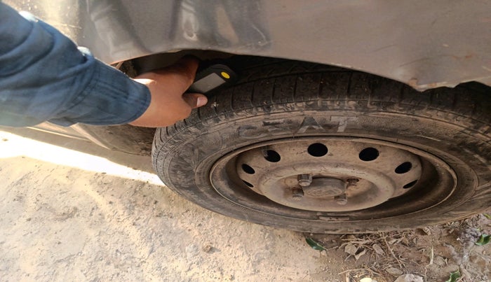 2013 Maruti Wagon R 1.0 LXI CNG, Petrol, Manual, 1,38,156 km, tyre