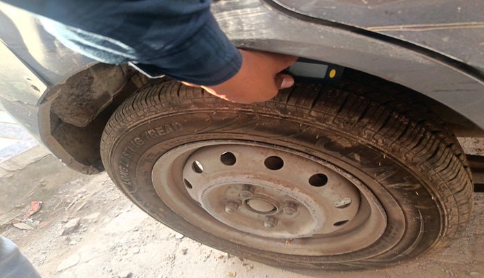 2013 Maruti Wagon R 1.0 LXI CNG, Petrol, Manual, 1,38,156 km, tyre