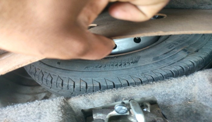 2011 Maruti Alto LXI, CNG, Manual, 1,17,991 km, tyre