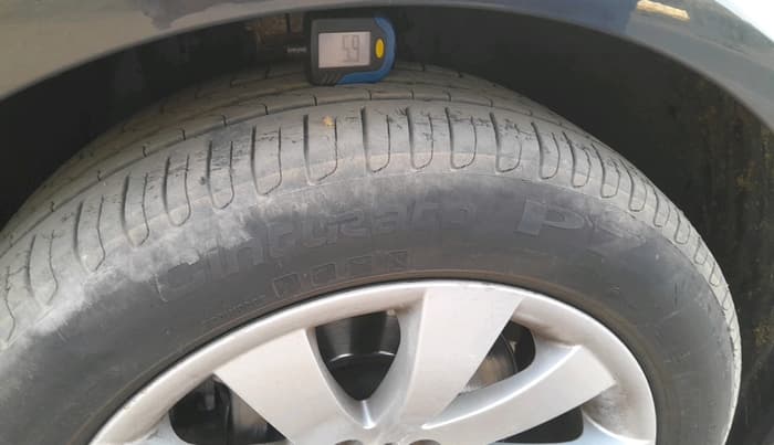 2011 BMW 7 Series 730Ld, Diesel, Automatic, 1,53,061 km, tyre