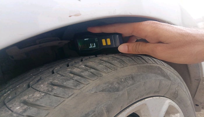 2016 Ford Figo Aspire TITANIUM 1.2 PETROL, CNG, Manual, 1,15,218 km, tyre