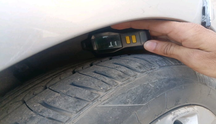 2016 Ford Figo Aspire TITANIUM 1.2 PETROL, CNG, Manual, 1,15,218 km, tyre