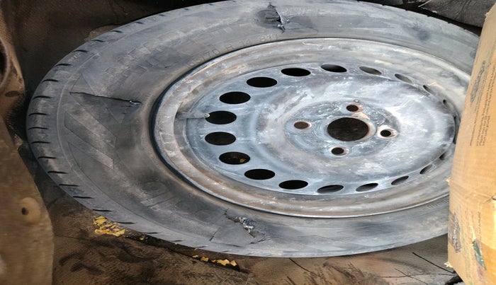 2016 Honda Amaze 1.2L I-VTEC E, CNG, Manual, 52,480 km, tyre