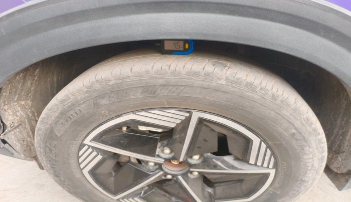 2024 Tata NEXON FEARLESS PURPLE + SUNROOF AMT DUAL TONE 1.5 DIESEL, Diesel, Automatic, 33,748 km, tyre