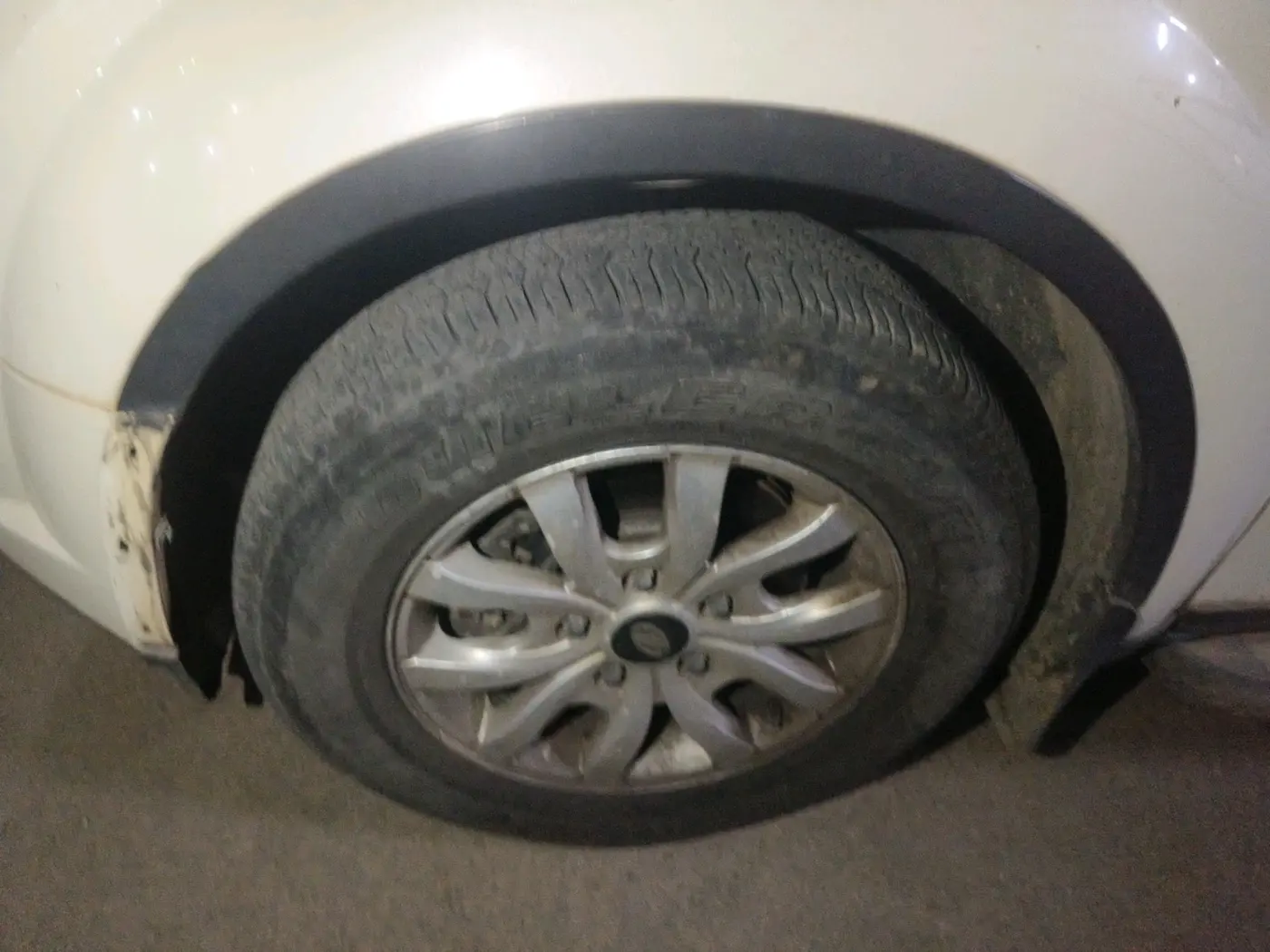 2015 Mahindra XUV500 W10, Diesel, Manual, 99,927 km, tyre