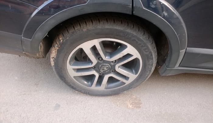 2017 Tata Hexa XT 4X2 7 STR, Diesel, Manual, 2,43,811 km, tyre