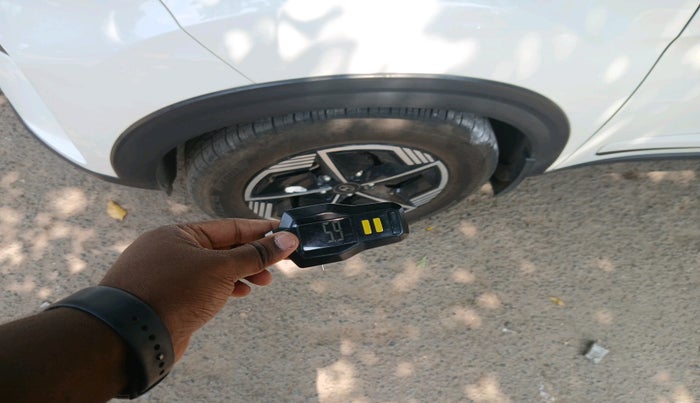 2024 Tata NEXON FEARLESS + SUNROOF DCA DUAL TONE 1.2 PETROL, Petrol, Automatic, 18,612 km, tyre