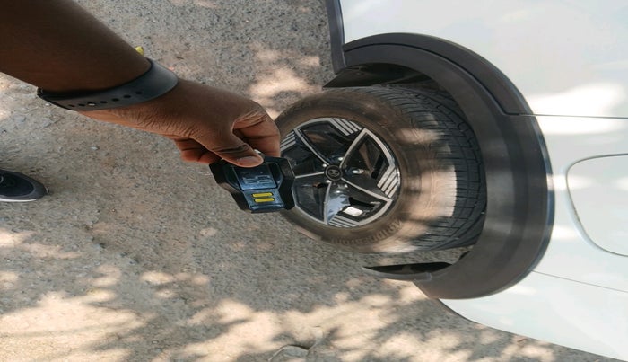 2024 Tata NEXON FEARLESS + SUNROOF DCA DUAL TONE 1.2 PETROL, Petrol, Automatic, 18,612 km, tyre