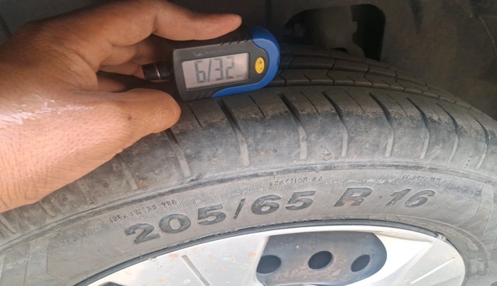 2023 Mahindra XUV300 W6 1.5 Diesel, Diesel, Manual, 15,293 km, tyre