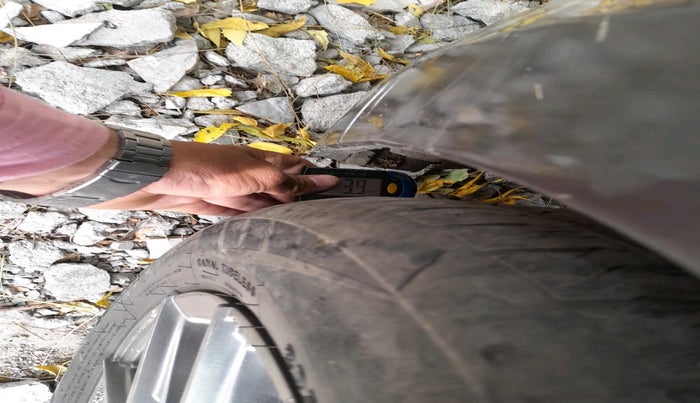 2013 Volkswagen Polo HIGHLINE1.2L, Petrol, Manual, 80,390 km, tyre