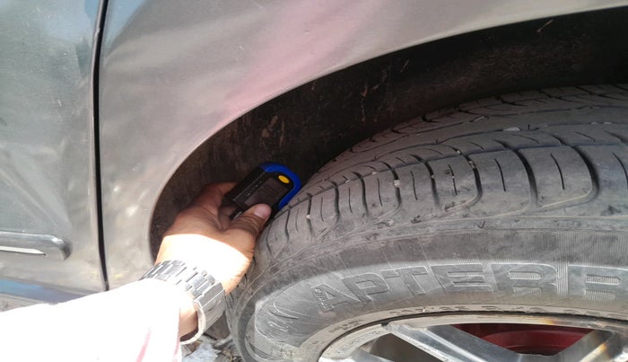 2013 Volkswagen Polo HIGHLINE1.2L, Petrol, Manual, 80,390 km, tyre