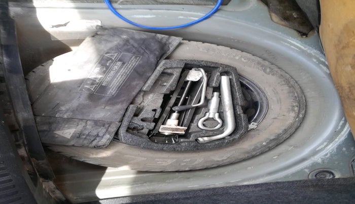 2013 Volkswagen Polo HIGHLINE1.2L, Petrol, Manual, 80,390 km, tyre