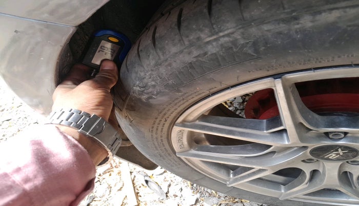 2013 Volkswagen Polo HIGHLINE1.2L, Petrol, Manual, 80,390 km, tyre