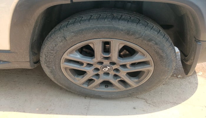 2017 Jeep Compass LIMITED 2.0 DIESEL 4X4, Diesel, Manual, 1,93,183 km, tyre