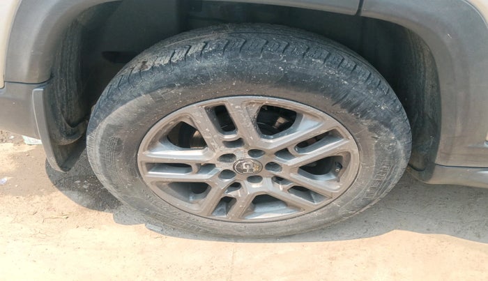 2017 Jeep Compass LIMITED 2.0 DIESEL 4X4, Diesel, Manual, 1,93,183 km, tyre