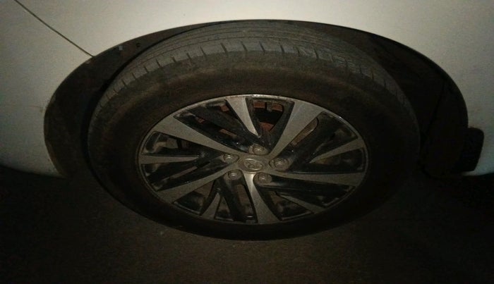 2021 Toyota Innova Crysta 2.4 ZX 7 STR, Diesel, Manual, 72,631 km, tyre