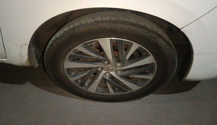 2021 Toyota Innova Crysta 2.4 ZX 7 STR, Diesel, Manual, 72,631 km, tyre