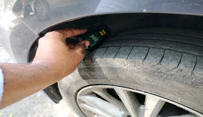 2016 Toyota Corolla Altis VL CVT PETROL, Petrol, Automatic, 1,34,882 km, tyre