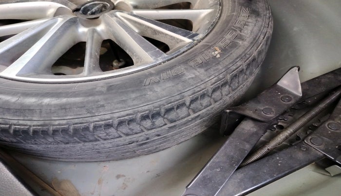 2016 Toyota Corolla Altis VL CVT PETROL, Petrol, Automatic, 1,34,882 km, tyre