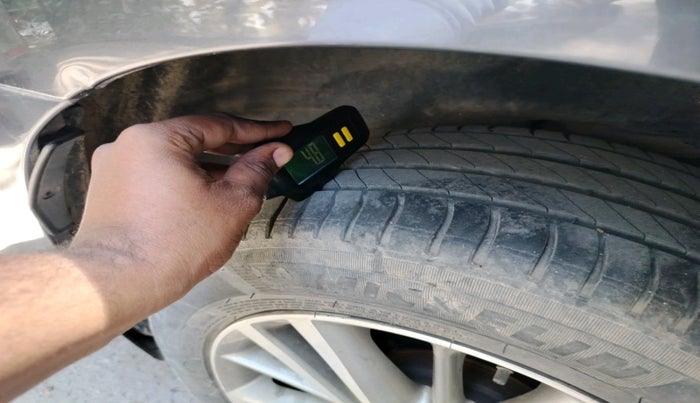 2016 Toyota Corolla Altis VL CVT PETROL, Petrol, Automatic, 1,34,882 km, tyre