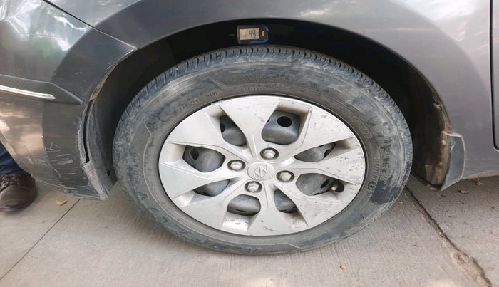 2018 Hyundai Xcent E+, CNG, Manual, 1,04,700 km, tyre