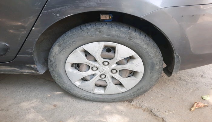 2018 Hyundai Xcent E+, CNG, Manual, 1,04,700 km, tyre