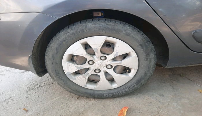 2018 Hyundai Xcent E+, CNG, Manual, 1,04,700 km, tyre