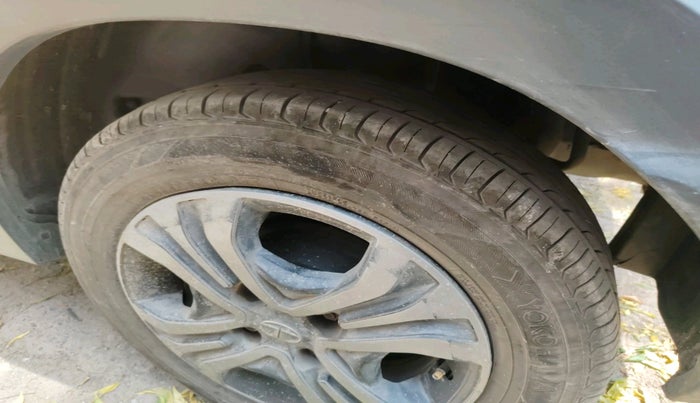 2018 Tata TIAGO NRG PETROL, Petrol, Manual, 68,411 km, tyre