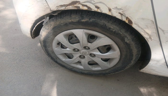 2015 Hyundai Grand i10 SPORTZ 1.2 KAPPA VTVT, CNG, Manual, 1,65,292 km, tyre