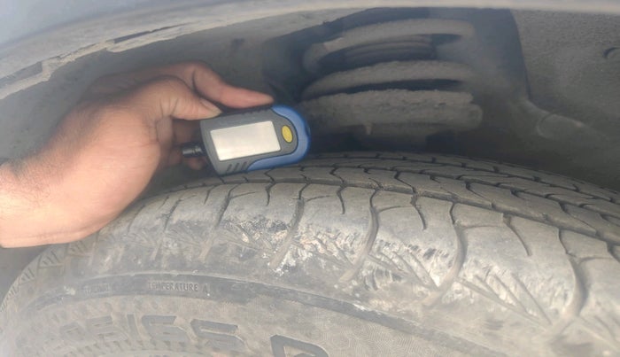 2025 Mahindra XUV400 EL Pro 39.4 KWH, Electric, Automatic, 11,869 km, tyre