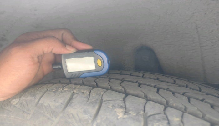 2025 Mahindra XUV400 EL Pro 39.4 KWH, Electric, Automatic, 11,869 km, tyre