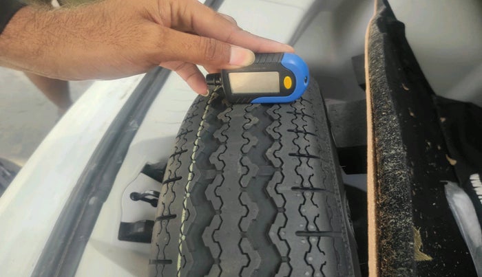 2025 Mahindra XUV400 EL Pro 39.4 KWH, Electric, Automatic, 11,869 km, tyre