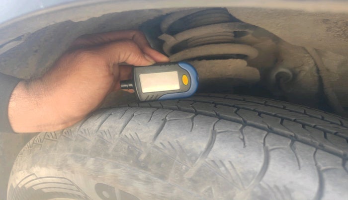 2025 Mahindra XUV400 EL Pro 39.4 KWH, Electric, Automatic, 11,869 km, tyre