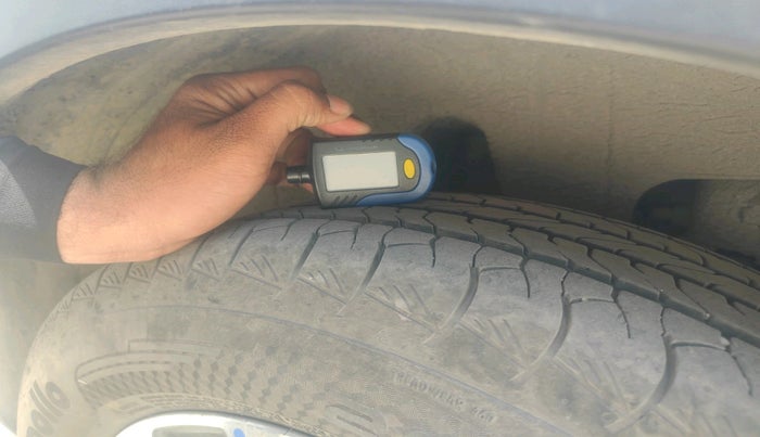 2025 Mahindra XUV400 EL Pro 39.4 KWH, Electric, Automatic, 11,869 km, tyre