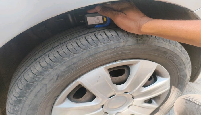 2012 Volkswagen Vento TRENDLINE DIESEL 1.6, Diesel, Manual, 1,55,248 km, tyre