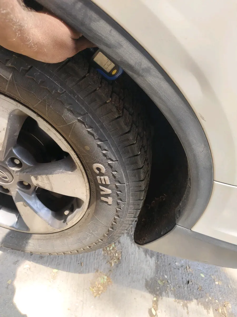 2019 Mahindra ALTURAS G4 4WD AT, Diesel, Automatic, 1,80,073 km, tyre