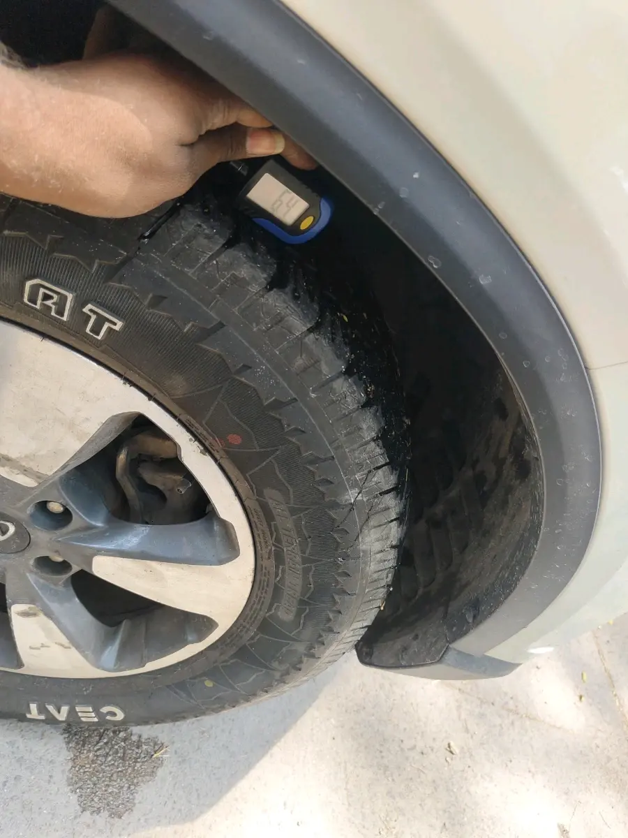 2019 Mahindra ALTURAS G4 4WD AT, Diesel, Automatic, 1,80,073 km, tyre