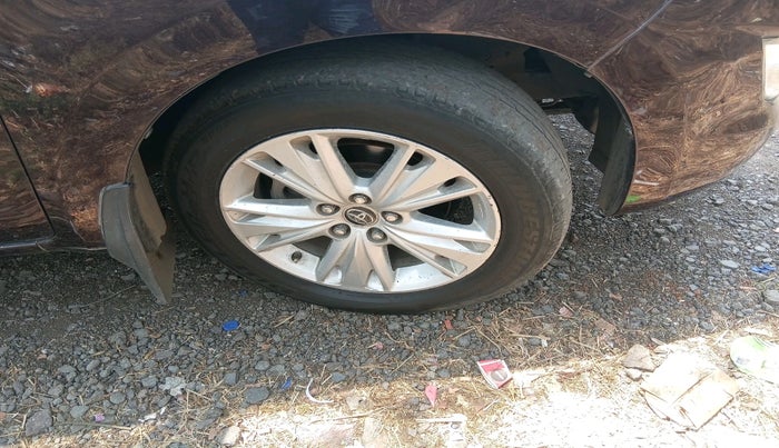 2019 Toyota Innova Crysta 2.8 ZX AT 7 STR, Diesel, Automatic, 1,58,291 km, tyre