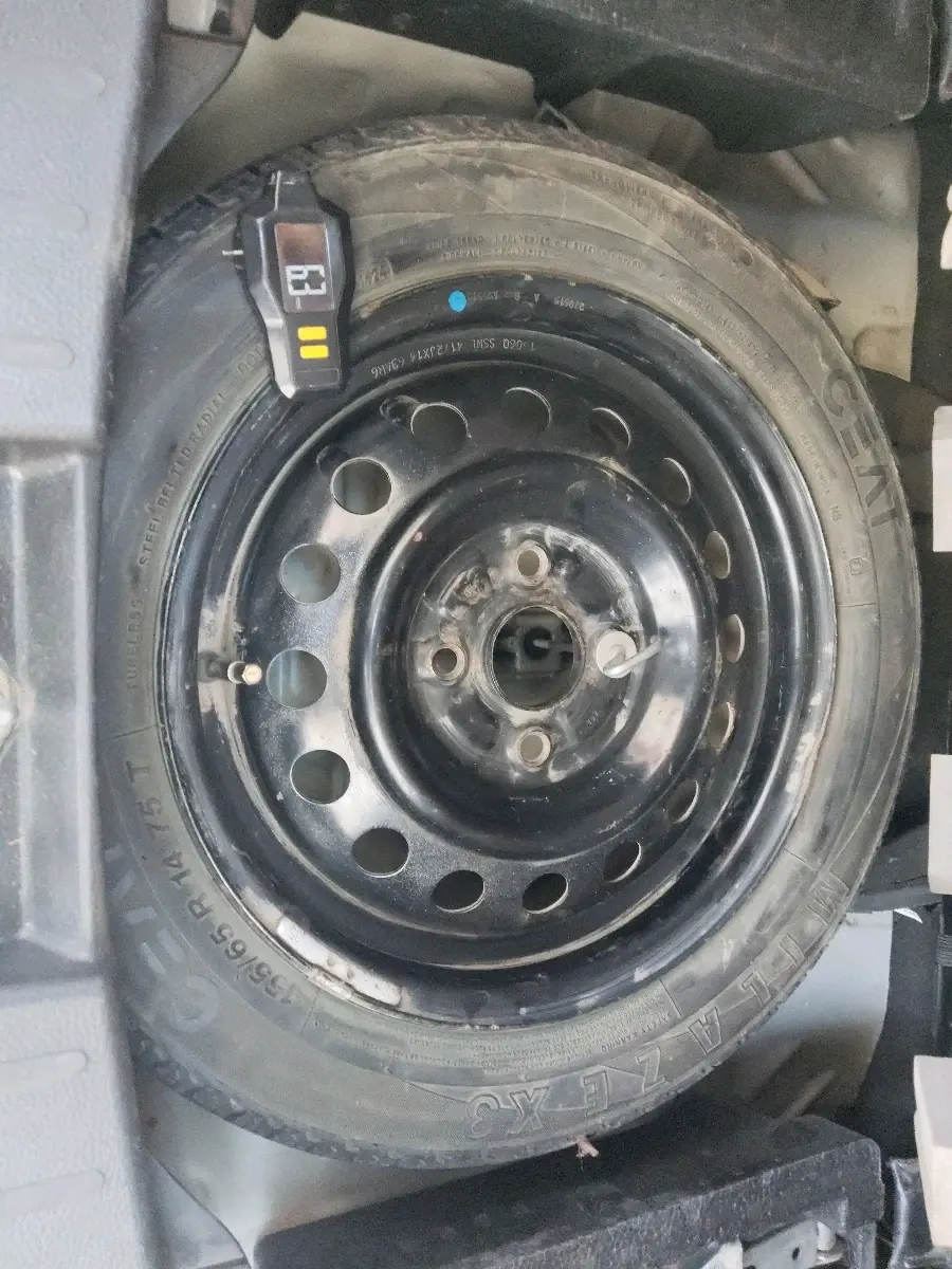 2015 Maruti Wagon R 1.0 VXI, Petrol, Manual, 1,00,494 km, tyre