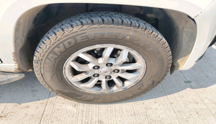 2015 Mahindra TUV300 T8, Diesel, Manual, 1,12,597 km, tyre