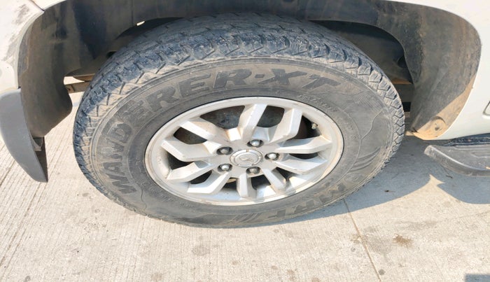 2015 Mahindra TUV300 T8, Diesel, Manual, 1,12,597 km, tyre