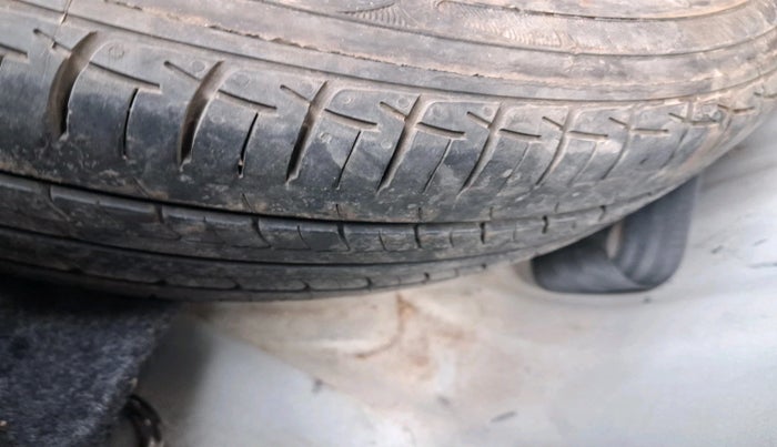 2016 Hyundai Grand i10 ASTA (O) 1.2 KAPPA VTVT, Petrol, Manual, 1,04,306 km, tyre