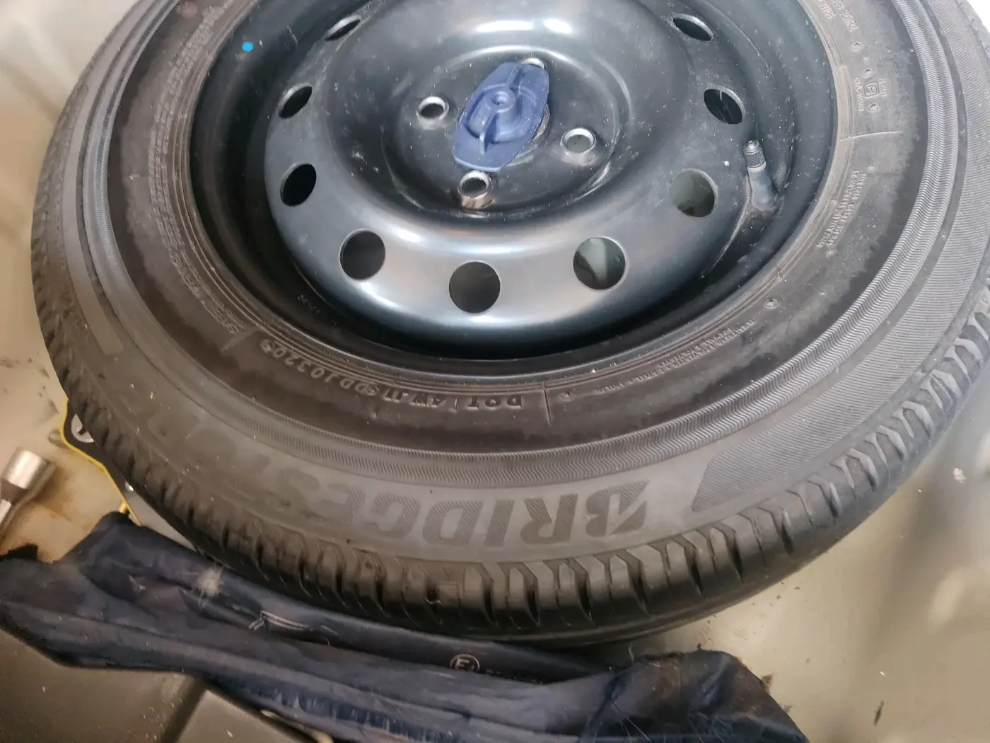 2020 Maruti Dzire VXI, Petrol, Manual, 49,199 km, tyre