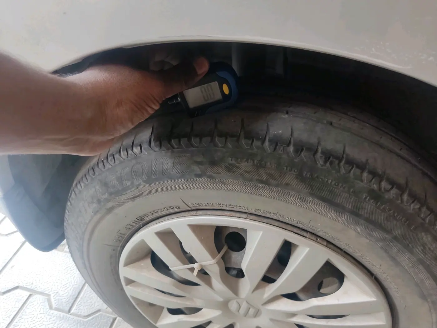 2020 Maruti Dzire VXI, Petrol, Manual, 49,199 km, tyre
