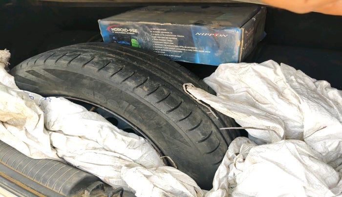 2016 Hyundai Grand i10 MAGNA 1.2 KAPPA VTVT, CNG, Manual, 1,60,003 km, tyre